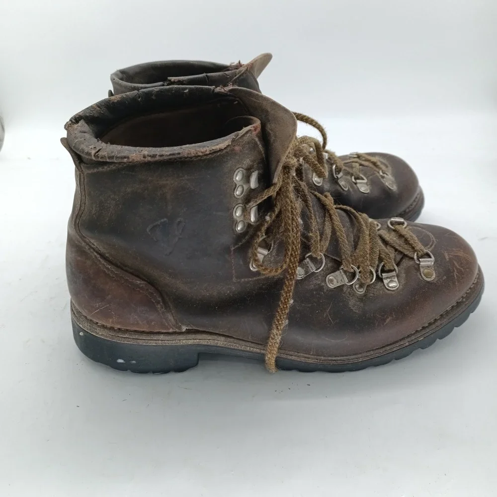 Vintage Vasque Mountaineering Hiking Boots Brown Leather Vibram Sole Mens 9.5 M